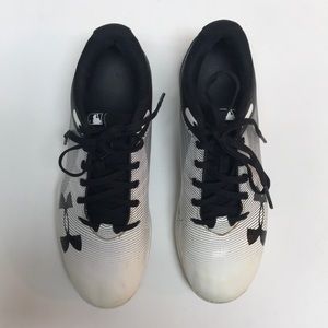 Boys size 4 baseball cleats